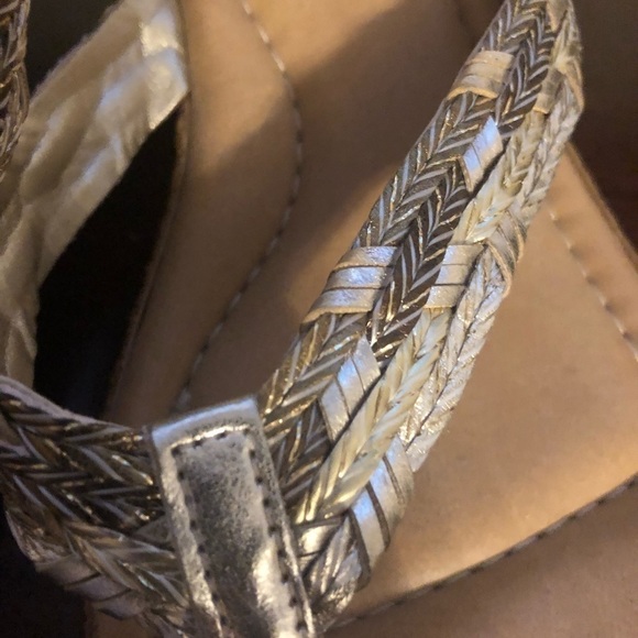 Tuscany Easy street flip flop sandal wedge gold bands 7.5WW - Picture 3 of 8